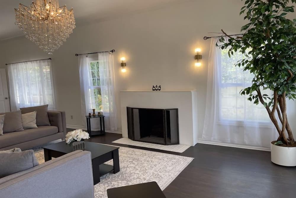Photograph supplied for 3Bd Beverly Hills Home