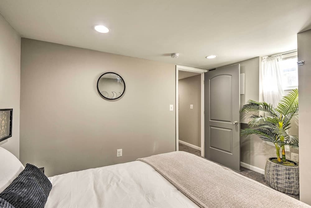 Photograph supplied for Chic Townhome w/ Deck: 6 Mi to Dtwn Baltimore