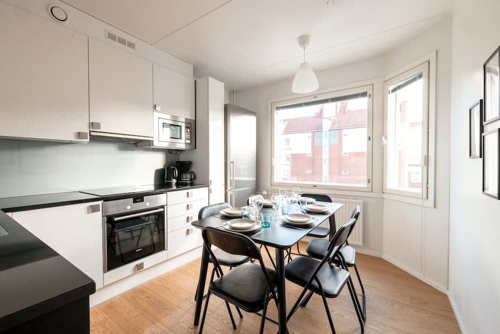 Photograph supplied for 2ndhomes Modern & Cozy 2BR Apt w Balcony