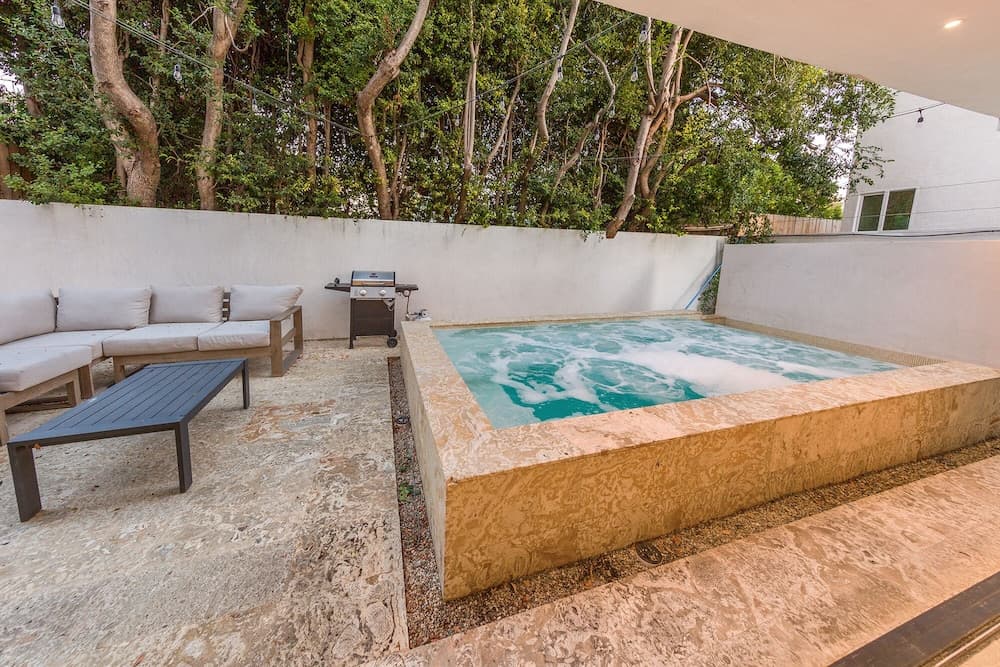 Photograph supplied for Dream Beverly Hills Mansion W. Pool