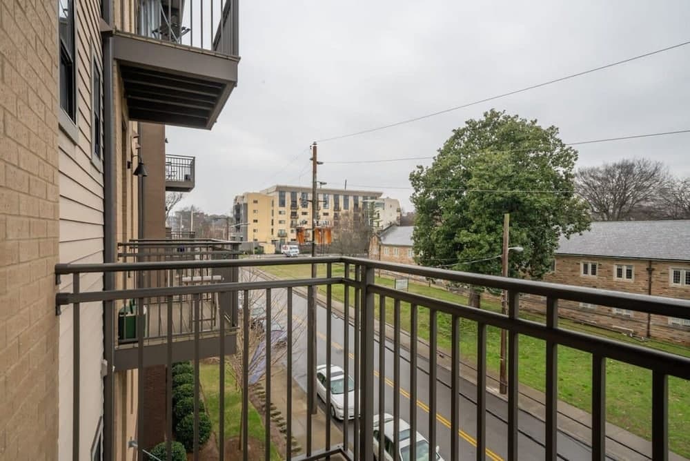 Photograph supplied for Cozysuites Musicrow Astonishing SDO Free Parking38