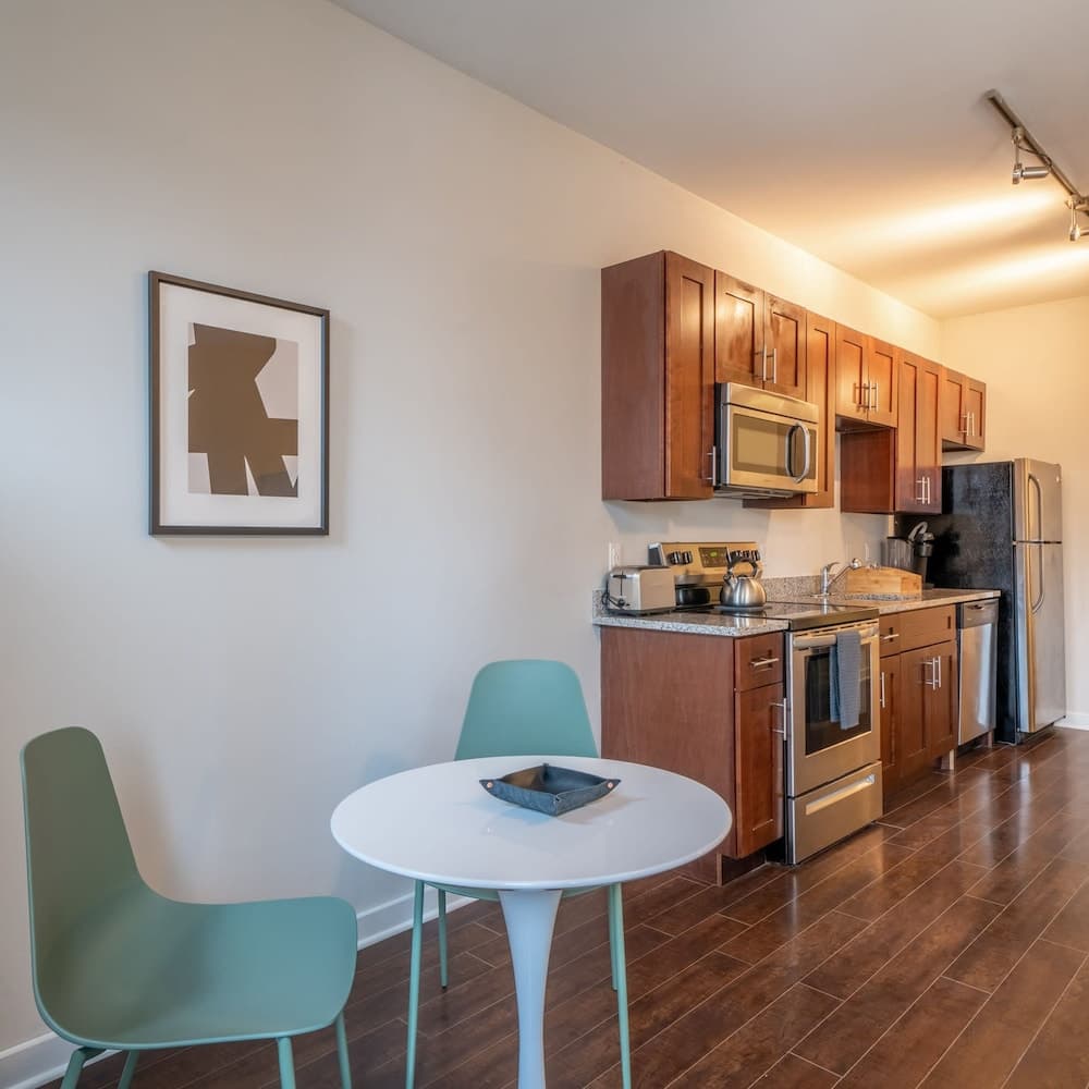 Photograph supplied for Cozysuites Musicrow Astonishing SDO Free Parking23
