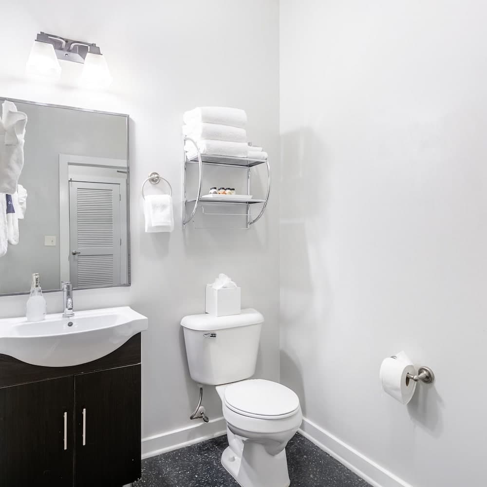 Photograph supplied for Cozysuites Musicrow Astonishing SDO Free Parking52