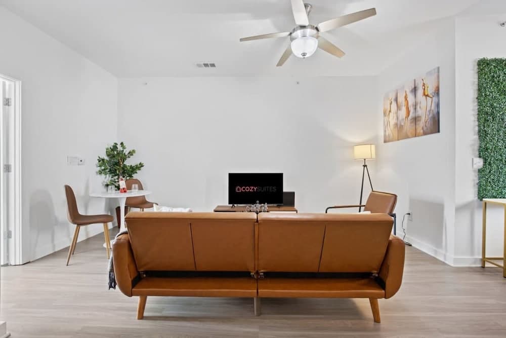 Photograph supplied for Cozysuites Music Row Spacious 1BR Free Parking 56