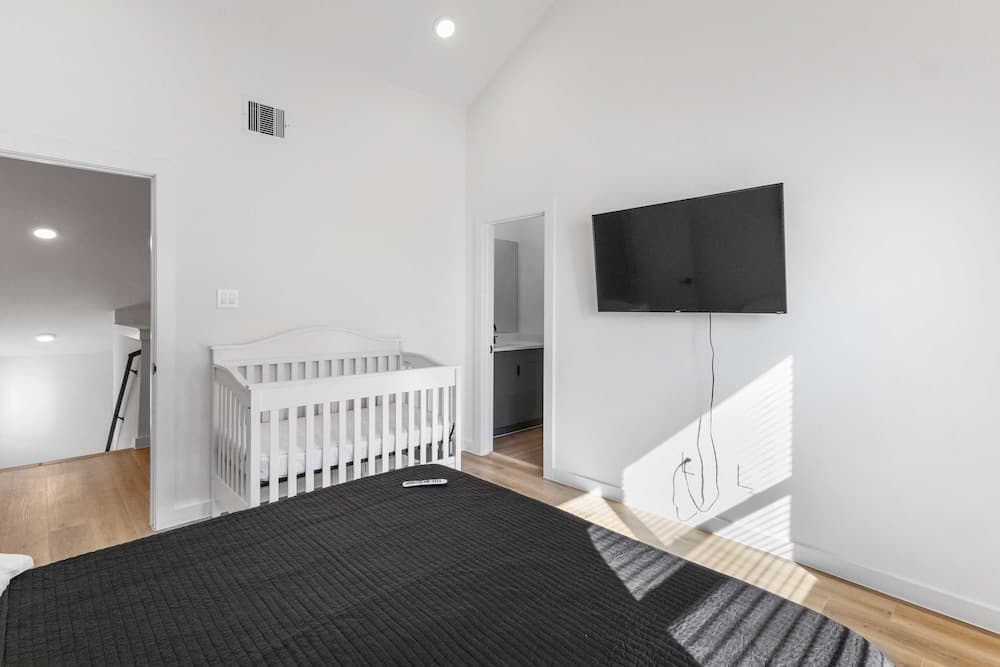 Photograph supplied for 5BD Spacious Retreat Fast Wi-fi Parking Gym