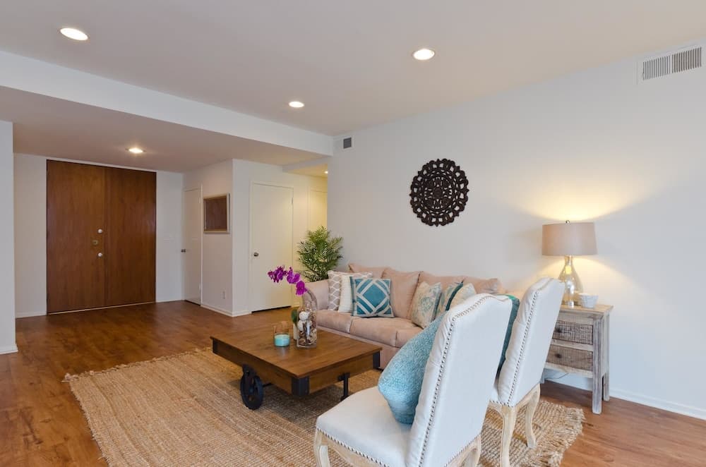 Photograph supplied for LA058 2 Bedroom Apartment By Senstay