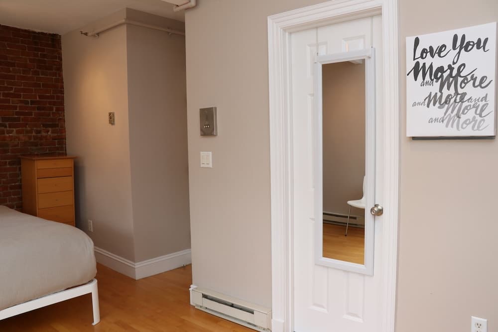 Photograph supplied for Maverick Suites at 402 Columbus Ave
