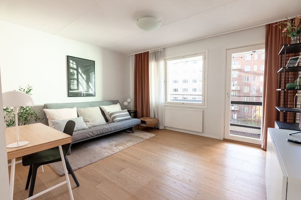 Photograph supplied for 2ndhomes Modern & Cozy 2BR Apt w Balcony