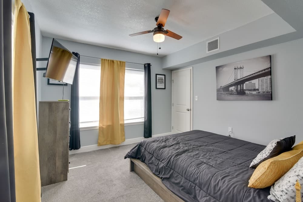 Photograph supplied for Eclectic Houston Home w/ Pool Table, 5 Mi to Dtwn