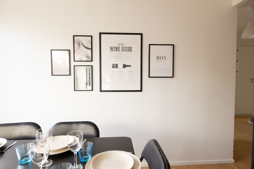 Photograph supplied for 2ndhomes Modern & Cozy 2BR Apt w Balcony