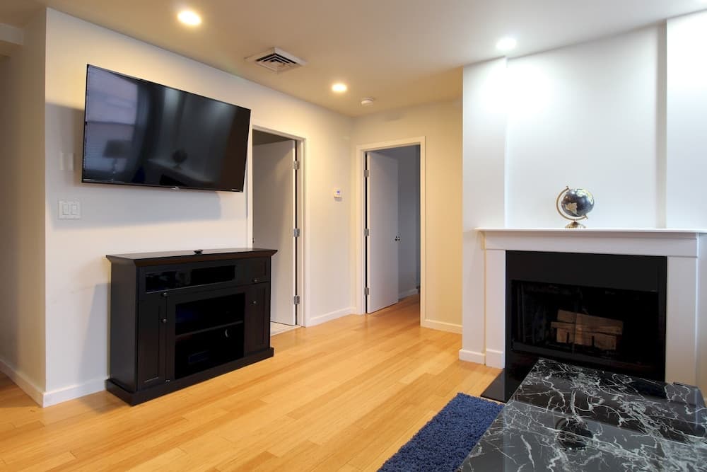 Photograph supplied for Luxury & Stylish 1br/1ba in Boston South End - BU Medical