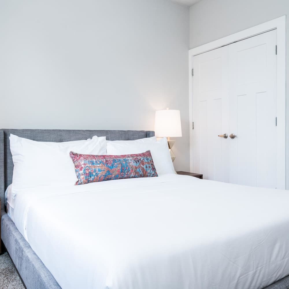Photograph supplied for Cozysuites Musicrow Elegant 1BR w Free Parking 06