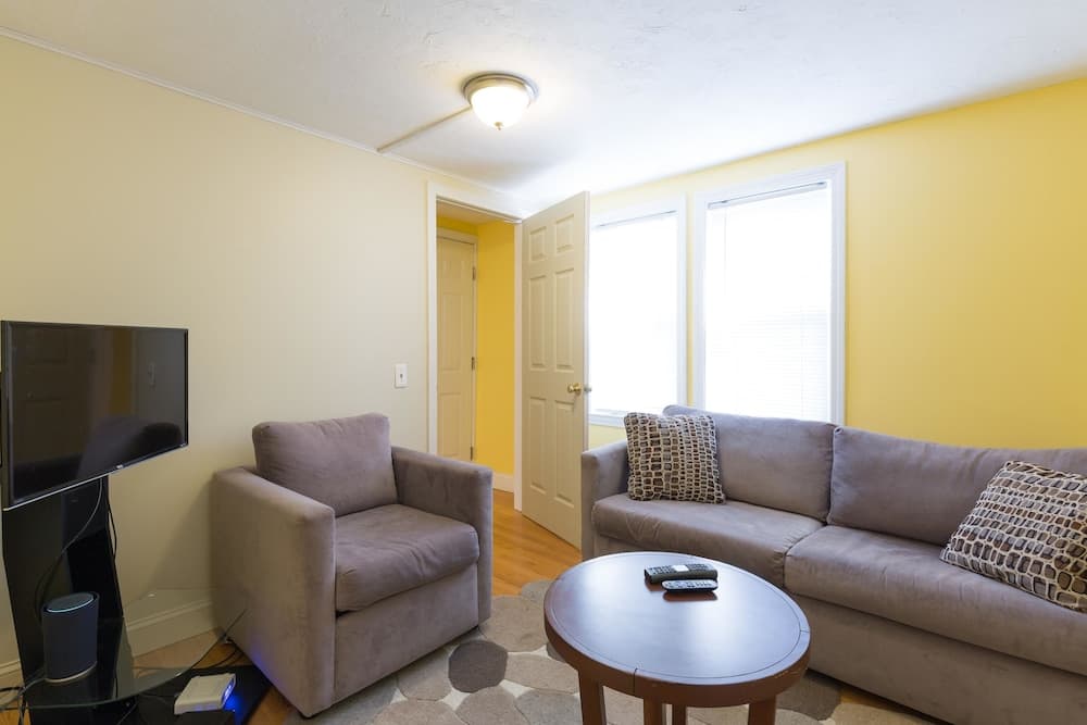 Photograph supplied for Kendall Square Apartments by Next Star