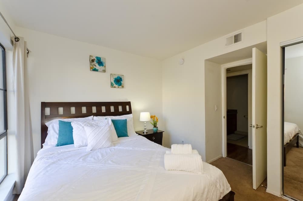 Photograph supplied for LA037 2 Bedroom Apartment By Senstay