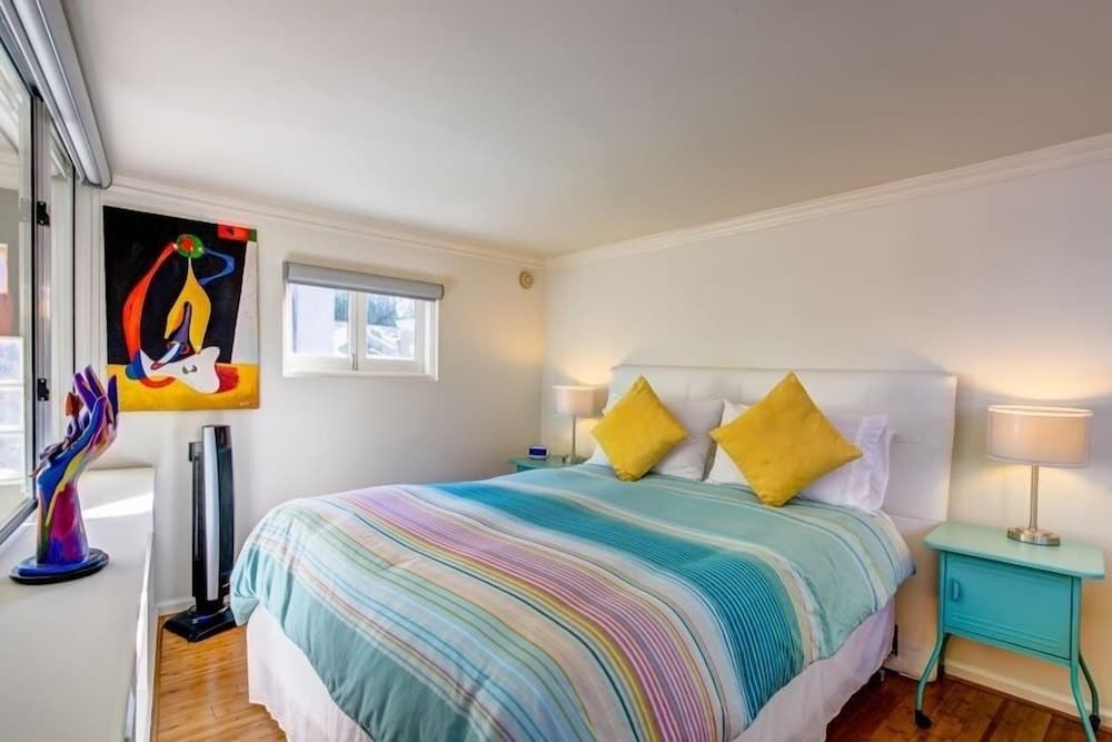 Photograph supplied for Beverly Hills Modern Guesthouse