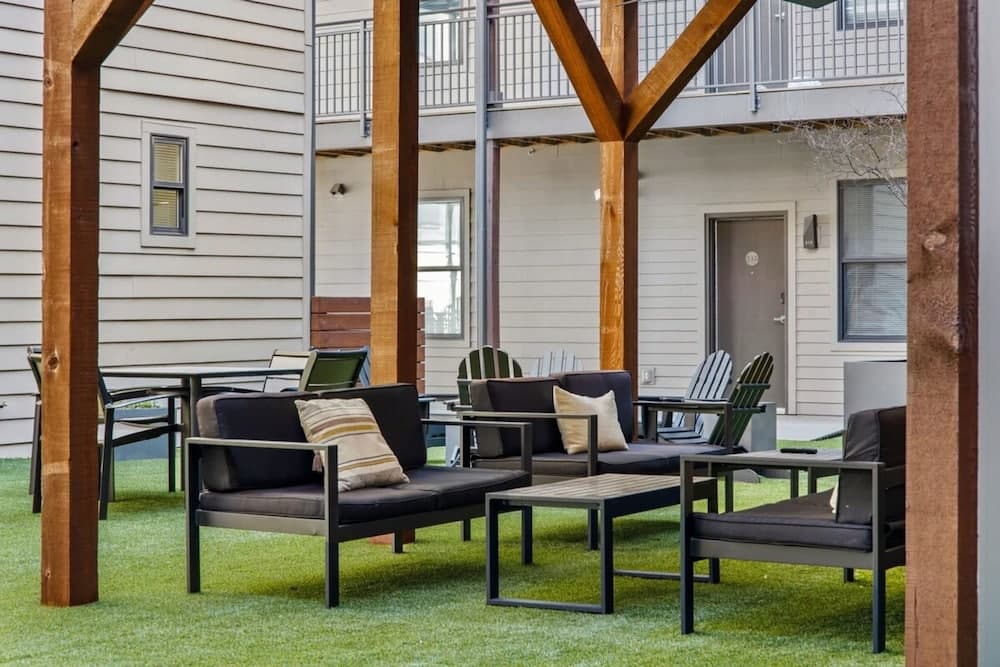 Photograph supplied for Cozysuites Music Row Modern 1BR w Free Parking 32