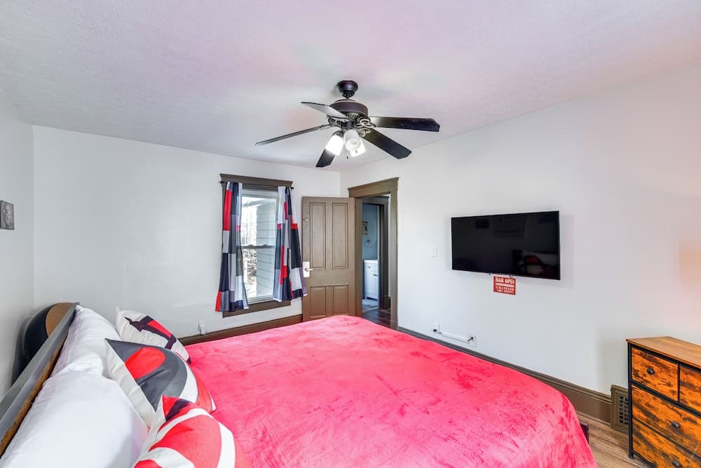 Photograph supplied for 4 Mi to Dtwn: Home w/ Patio in Cleveland!