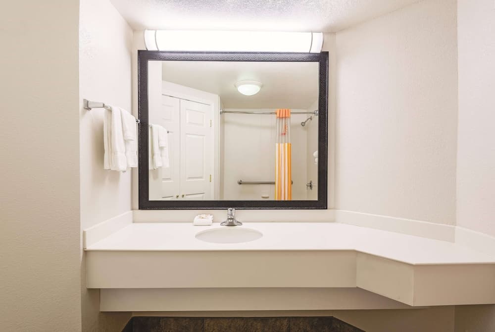 Photograph supplied for La Quinta Inn & Suites by Wyndham Univ Area Chapel Hill