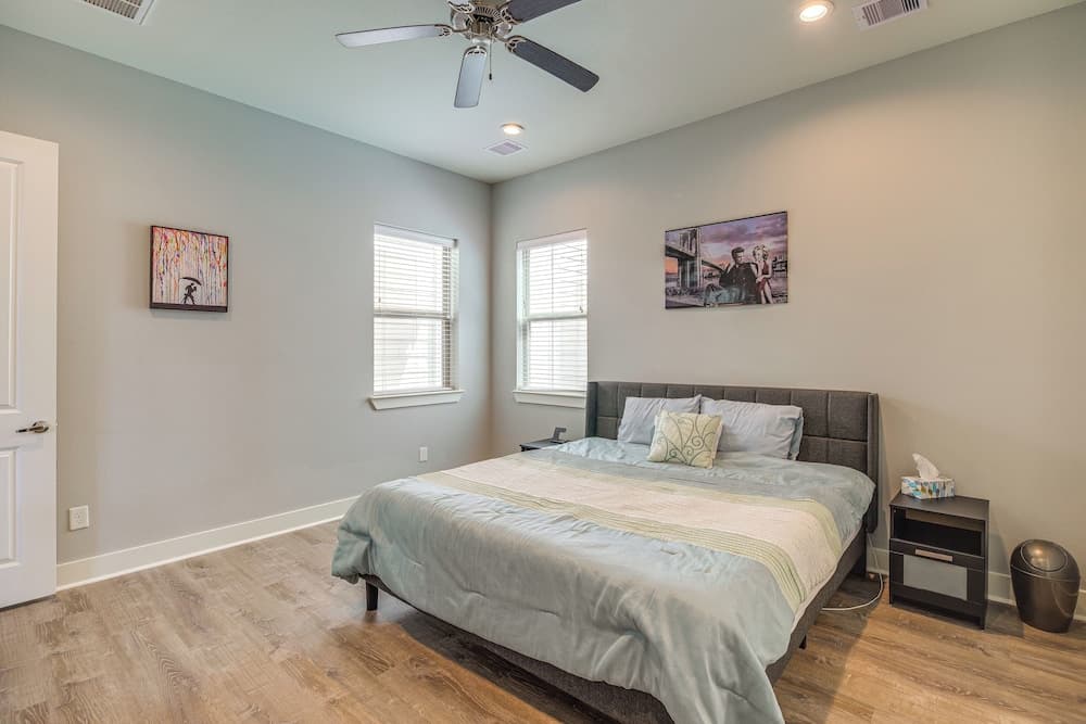 Photograph supplied for Central Condo: Near NRG Stadium & Houston Zoo!