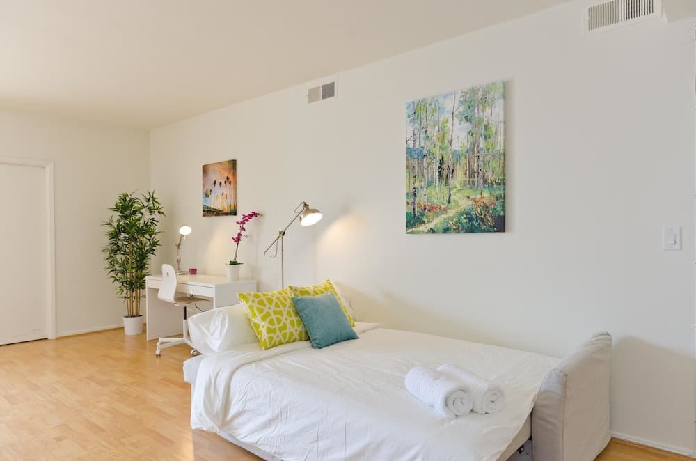 Photograph supplied for LA131 1 Bedroom Apartment By Senstay