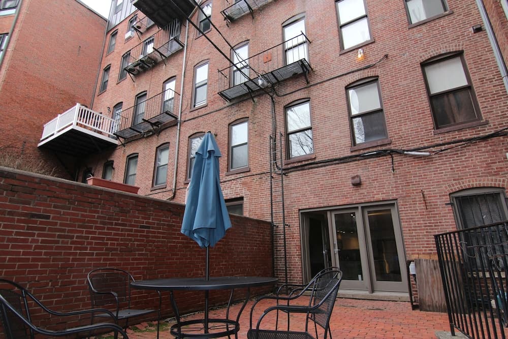 Photograph supplied for Maverick Suites at 402 Columbus Ave
