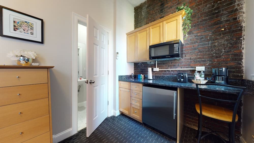 Photograph supplied for Maverick Suites at 400 Columbus Ave