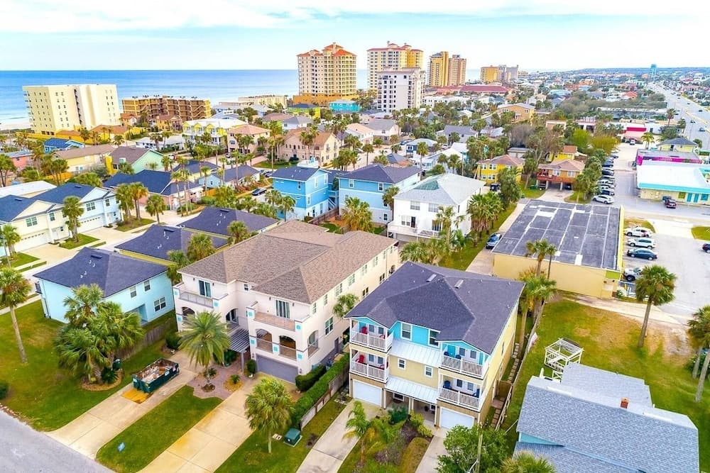 Photograph supplied for Luxury Living II - Modern Beach Townhouse