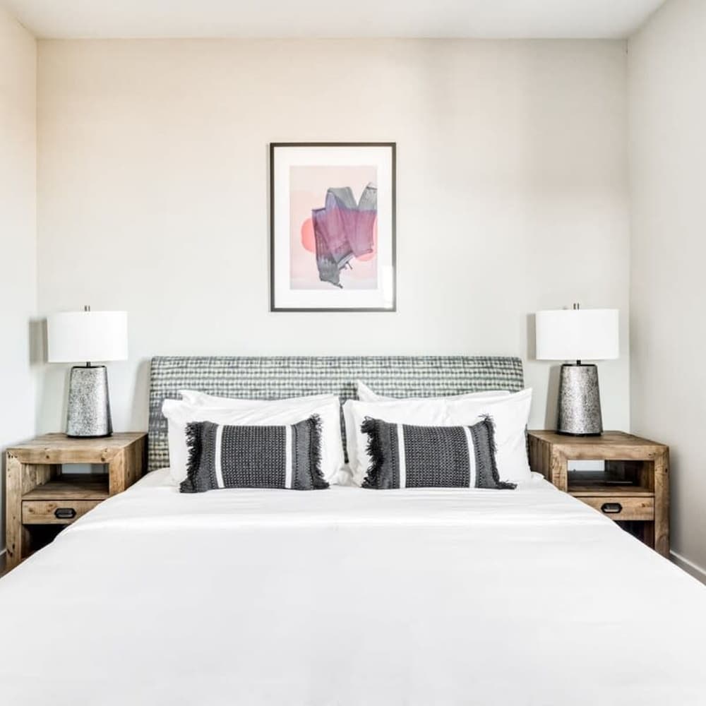 Photograph supplied for Cozysuites Music Row Spacious 2BR w Free Parking46