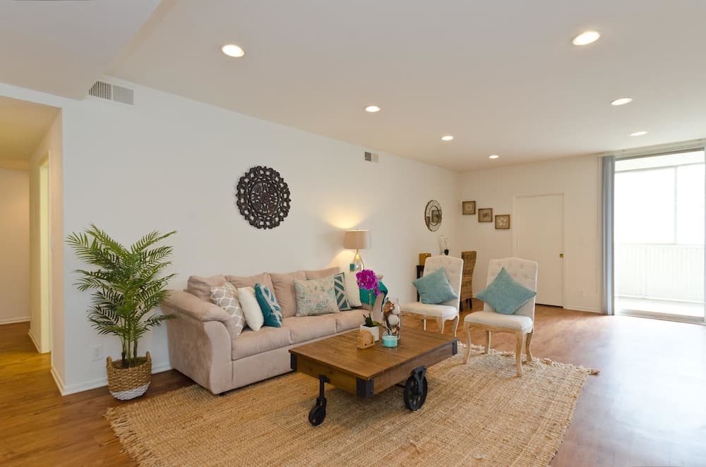 Photograph supplied for LA058 2 Bedroom Apartment By Senstay