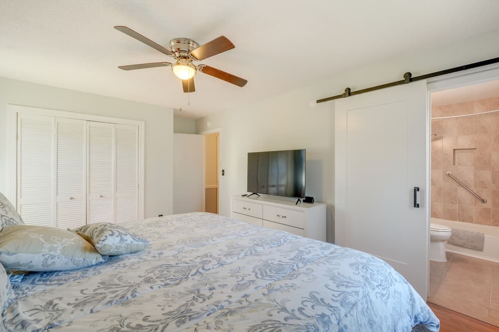 Photograph supplied for Group-friendly Durham Home 6 Mi to Duke University