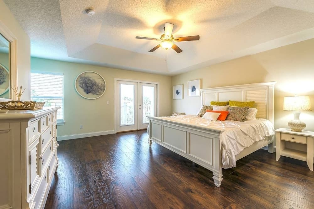 Photograph supplied for Luxury Living II - Modern Beach Townhouse
