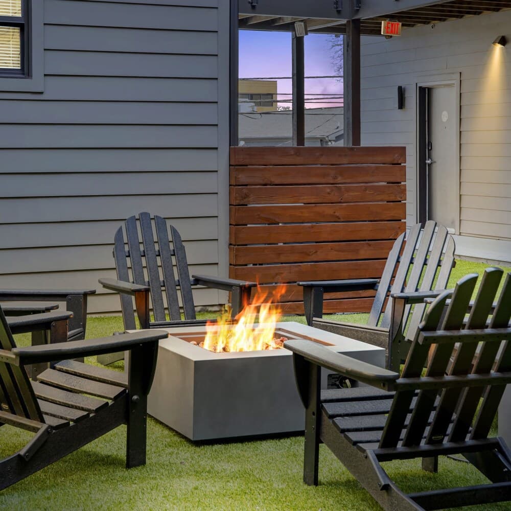 Photograph supplied for Cozysuites Music Row Spacious 1BR Free Parking 26