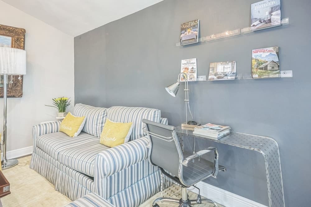 Photograph supplied for Comfy Apt 4 In Historic Museum District 1 Bedroom Duplex