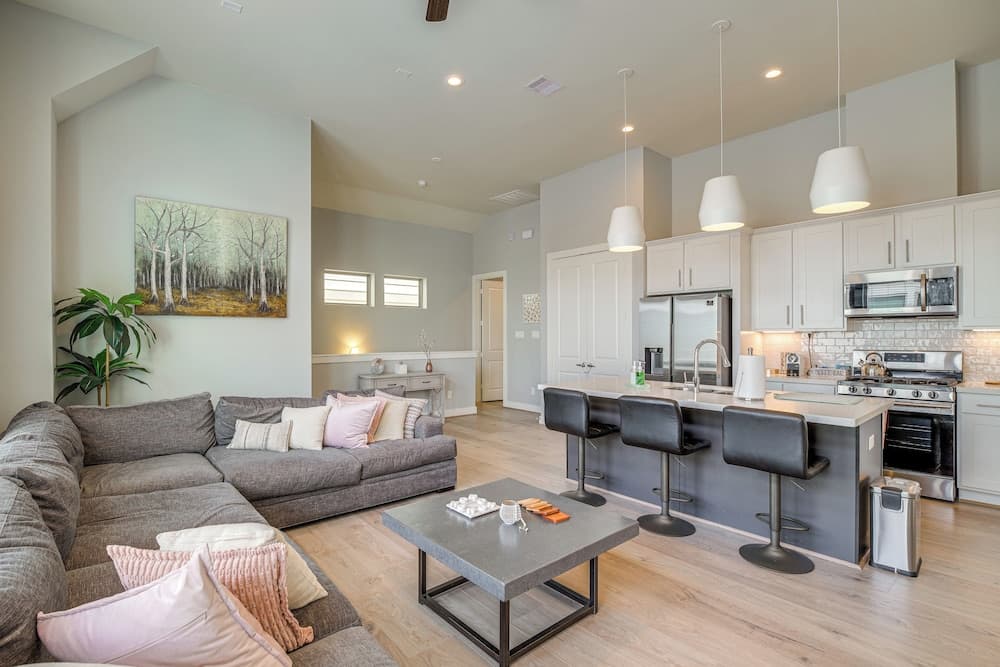 Photograph supplied for Central Condo: Near NRG Stadium & Houston Zoo!