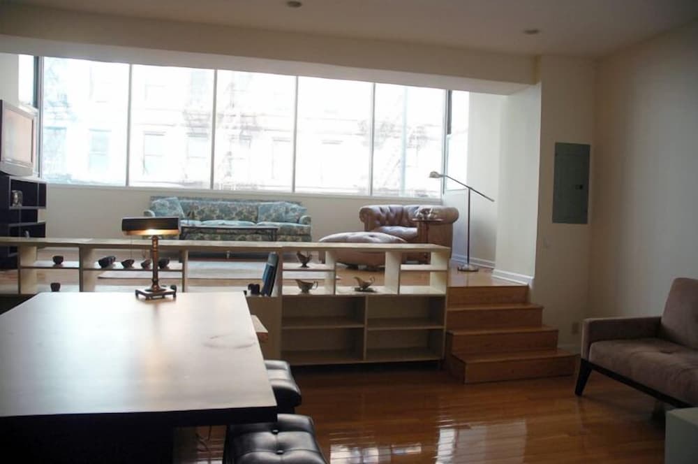Photograph supplied for Midtown East 2BR 2Bath Apartment DR 28