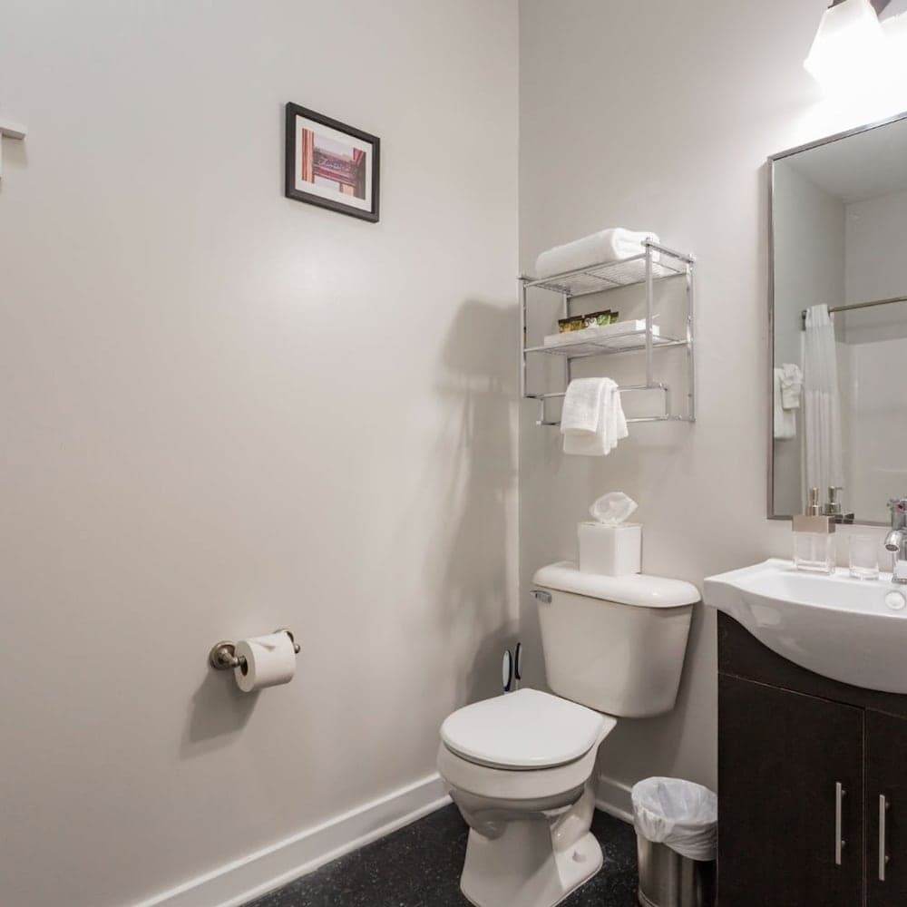 Photograph supplied for Cozysuites Music Row Spacious 1BR -free Parking 60