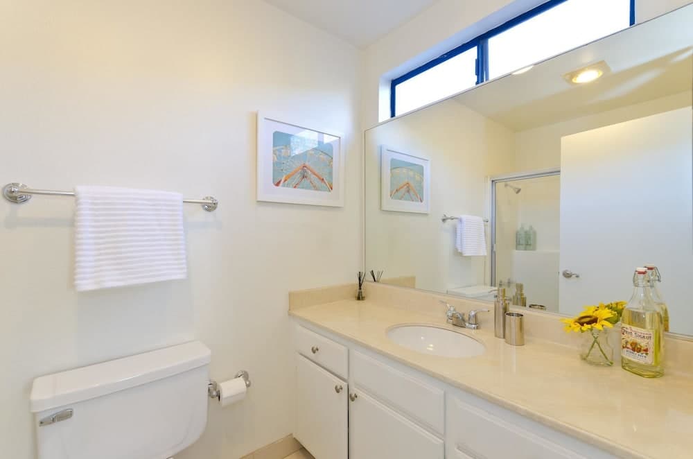 Photograph supplied for LA037 2 Bedroom Apartment By Senstay