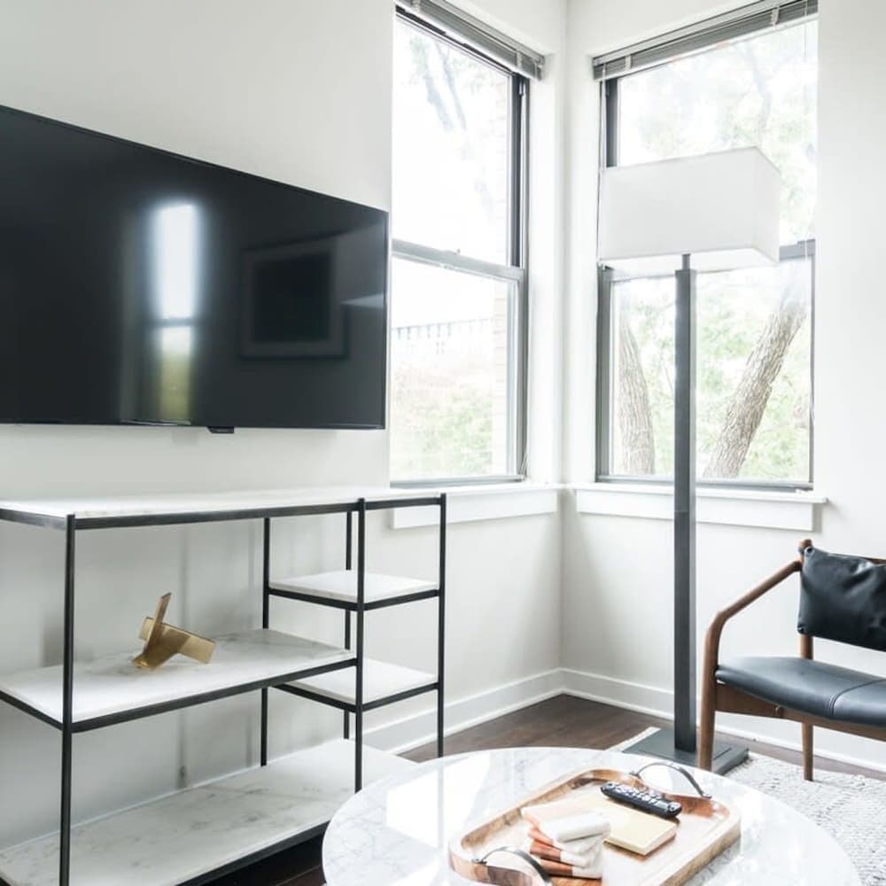 Photograph supplied for Cozysuites Music Row Stunning 2BR -free Parking 05