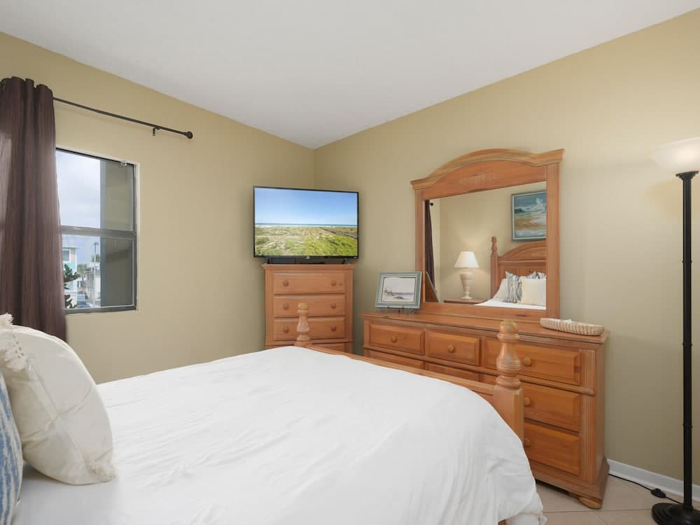 Photograph supplied for Jacksonville Sea Spray 2B by Distinctive Beach Rentals