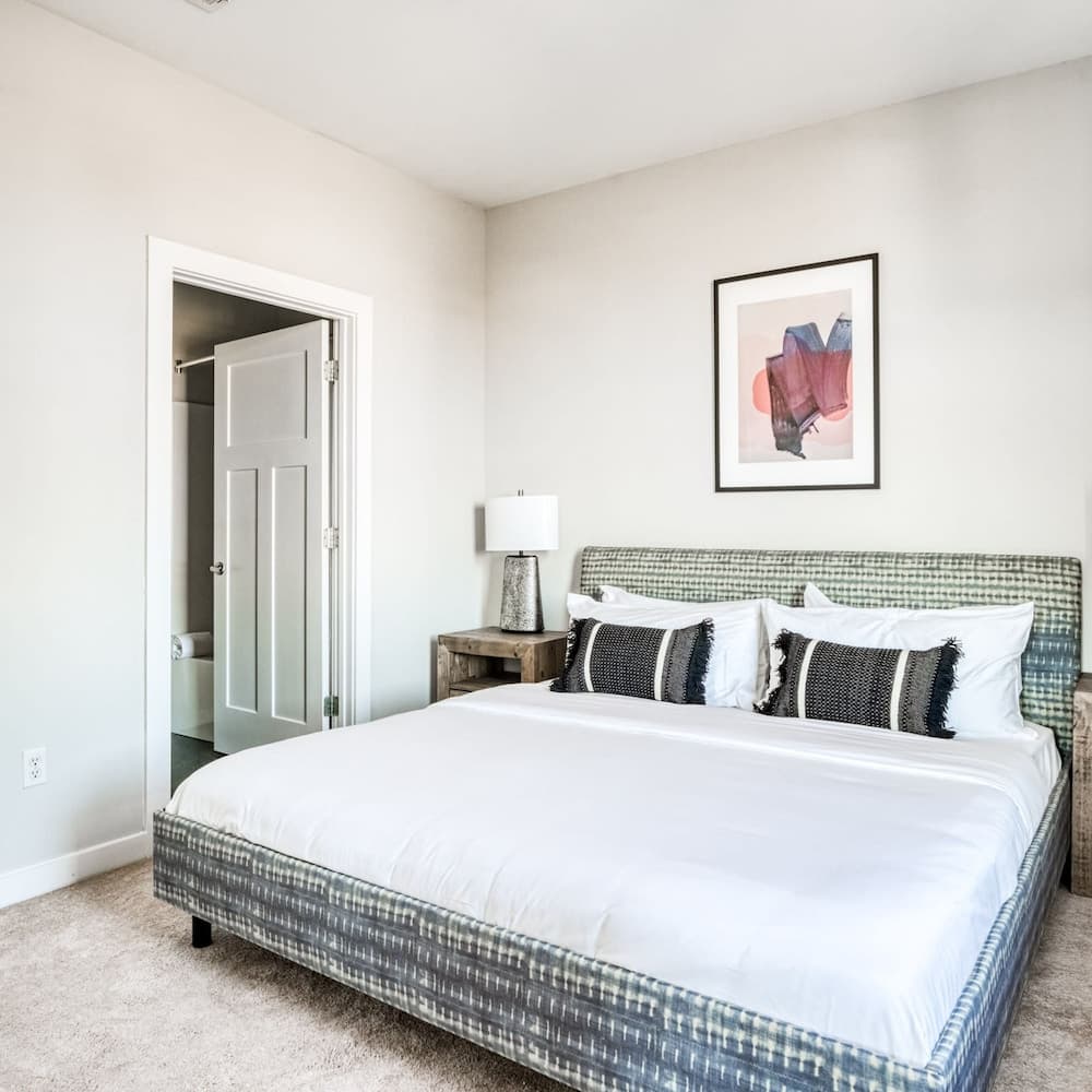 Photograph supplied for Cozysuites Music Row Spacious 2BR w Free Parking01