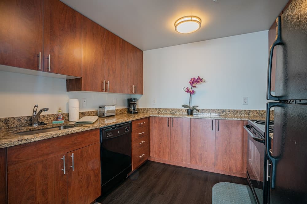 Photograph supplied for 2br Furnished Apartment In Baltimore Downtown 2 Bedroom Apts by RedAwning