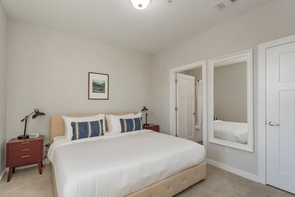 Photograph supplied for Cozysuites Music Row Stylish 2br-free Parking 29