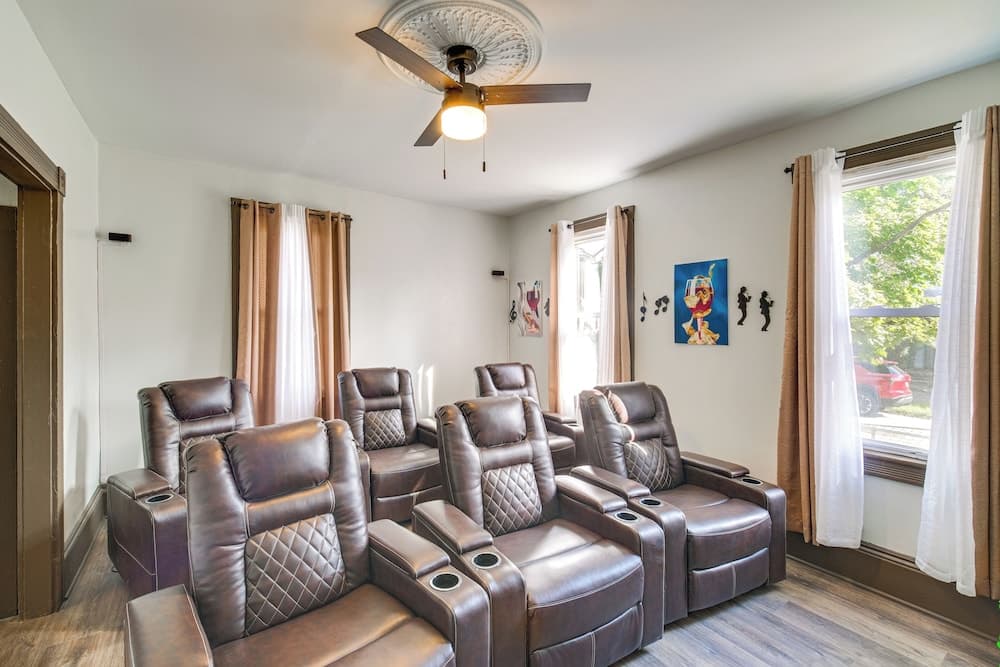 Photograph supplied for 4 Mi to Dtwn: Home w/ Patio in Cleveland!