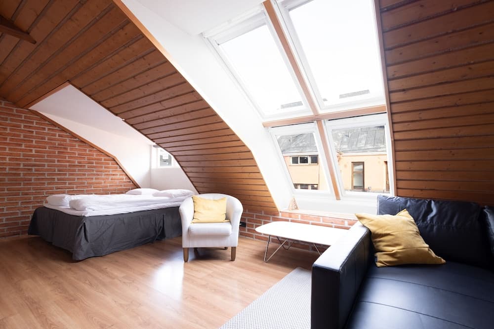 Photograph supplied for 2ndhomes 2-Story Penthouse w Balcony