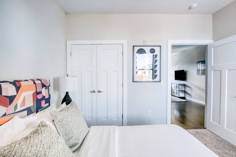 Photograph supplied for Cozysuites Music Row Modern 1BR w Free Parking 47