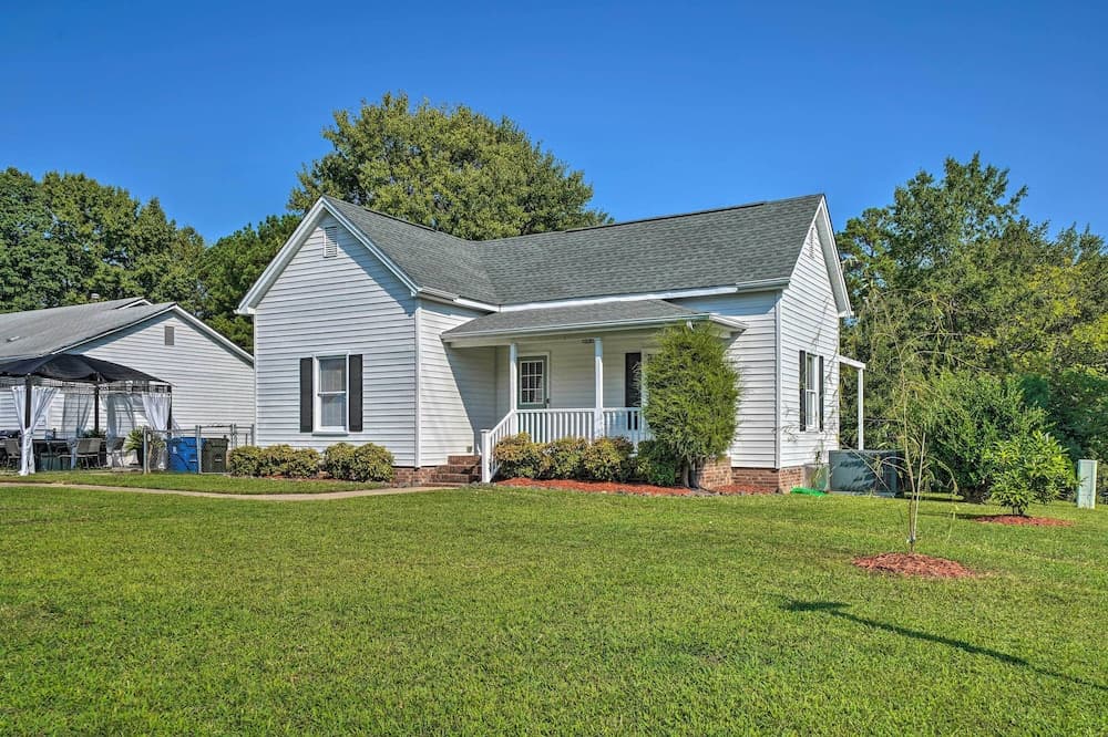 Photograph supplied for Bright Durham Home w/ Fully Furnished Deck!