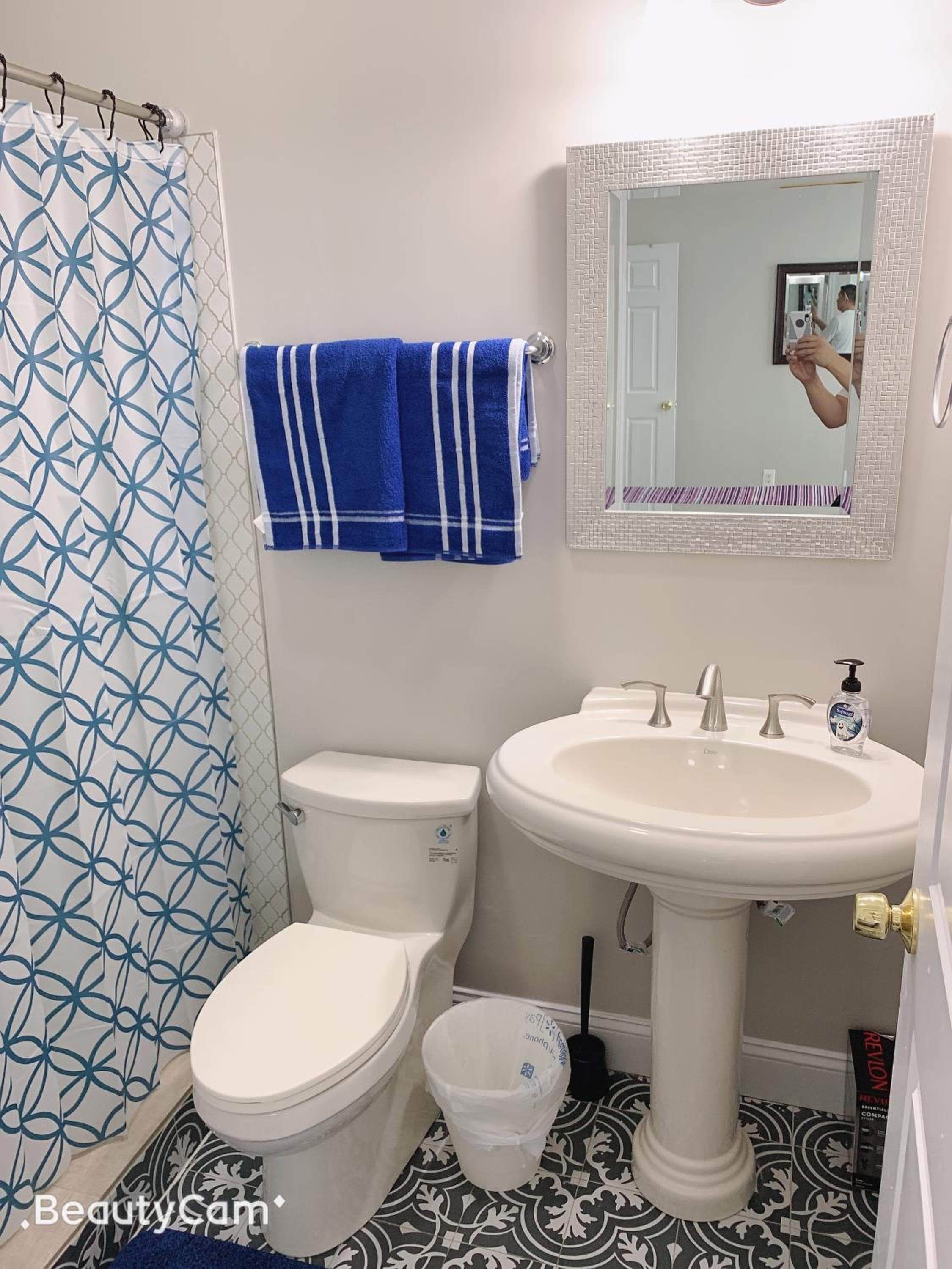 Photograph supplied for beautiful bedroom at central Baltimore