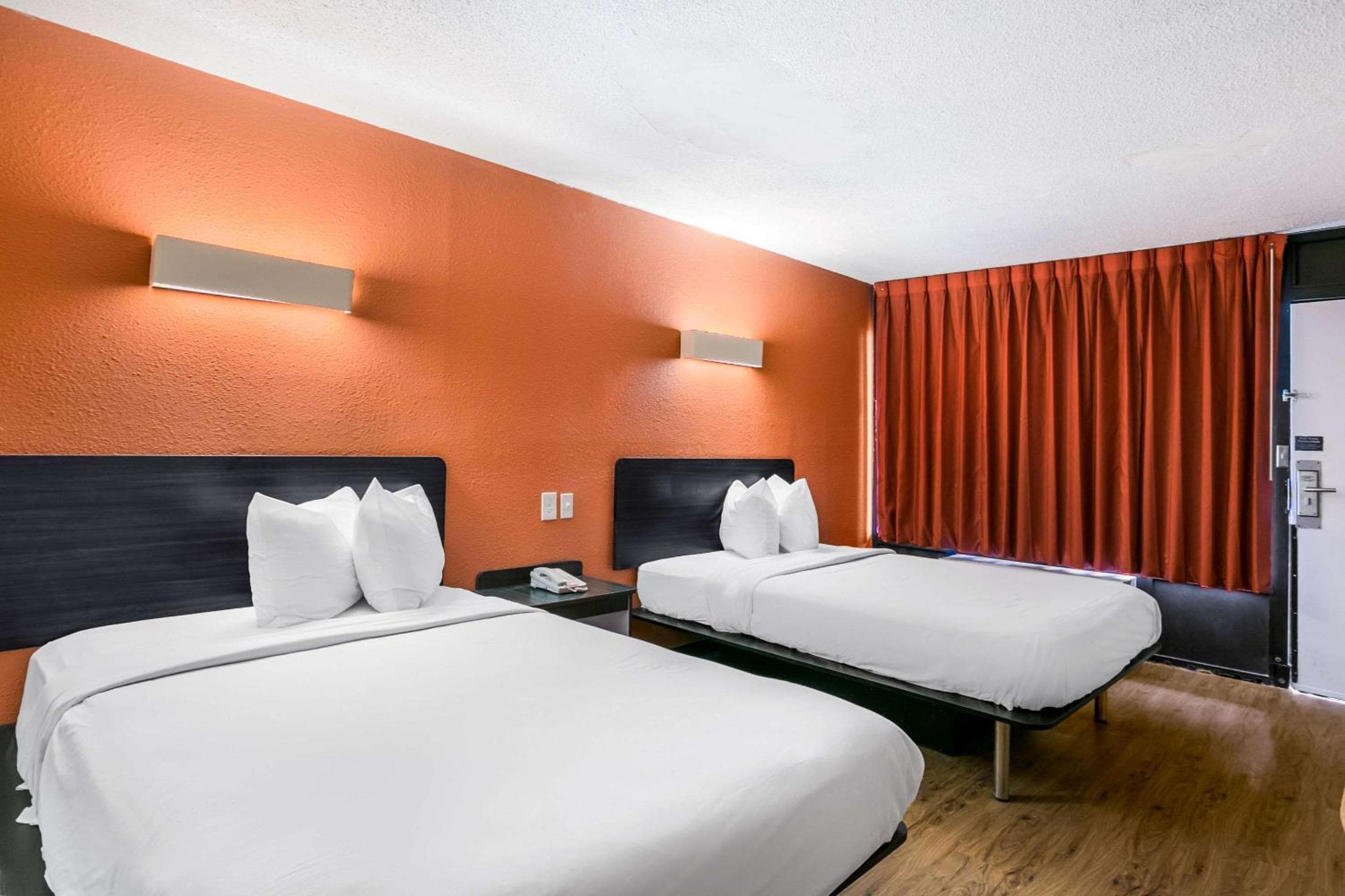 Photograph supplied for Rodeway Inn Baltimore - Inner Harbor South