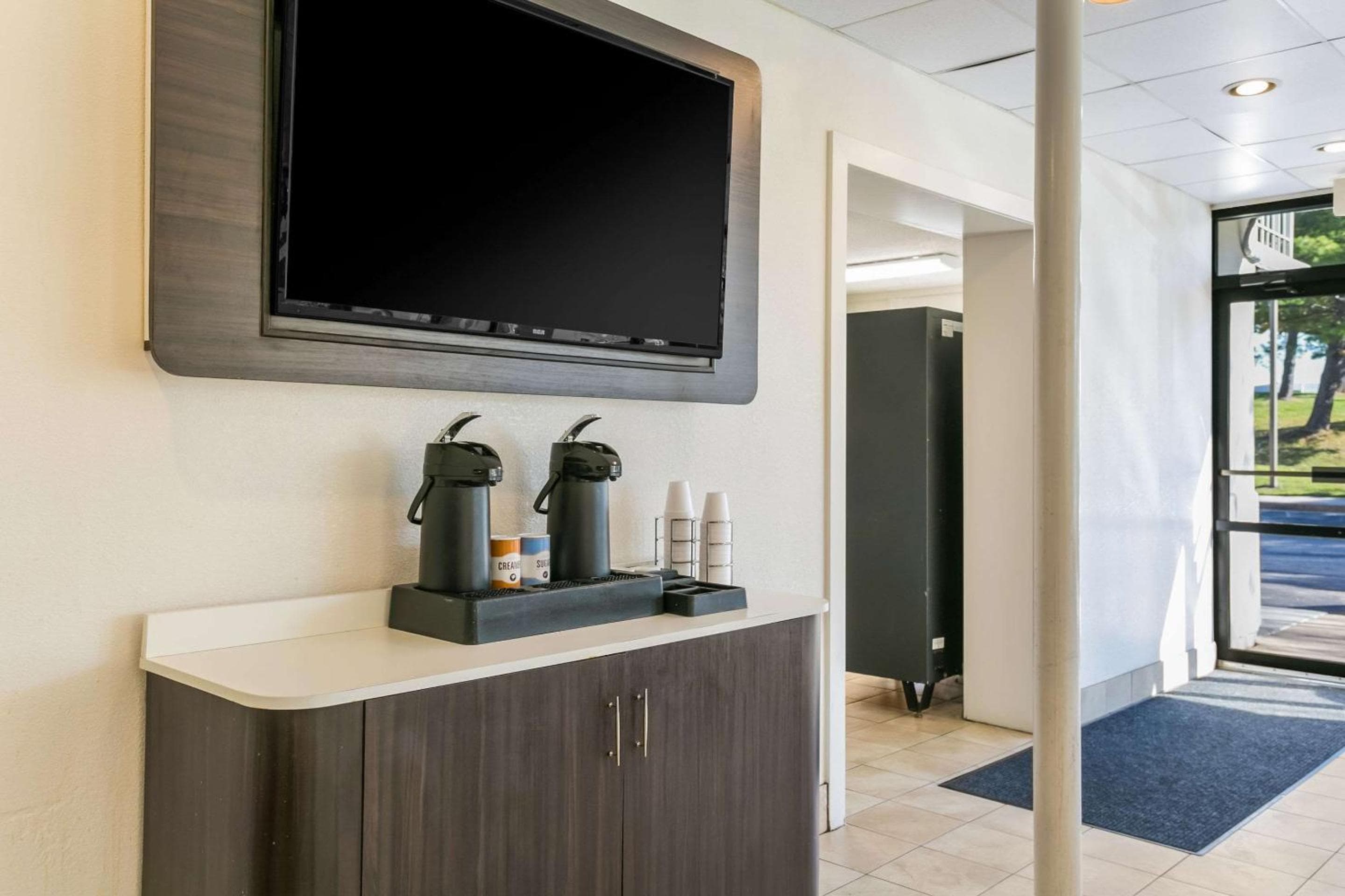 Photograph supplied for Rodeway Inn Baltimore - Inner Harbor South