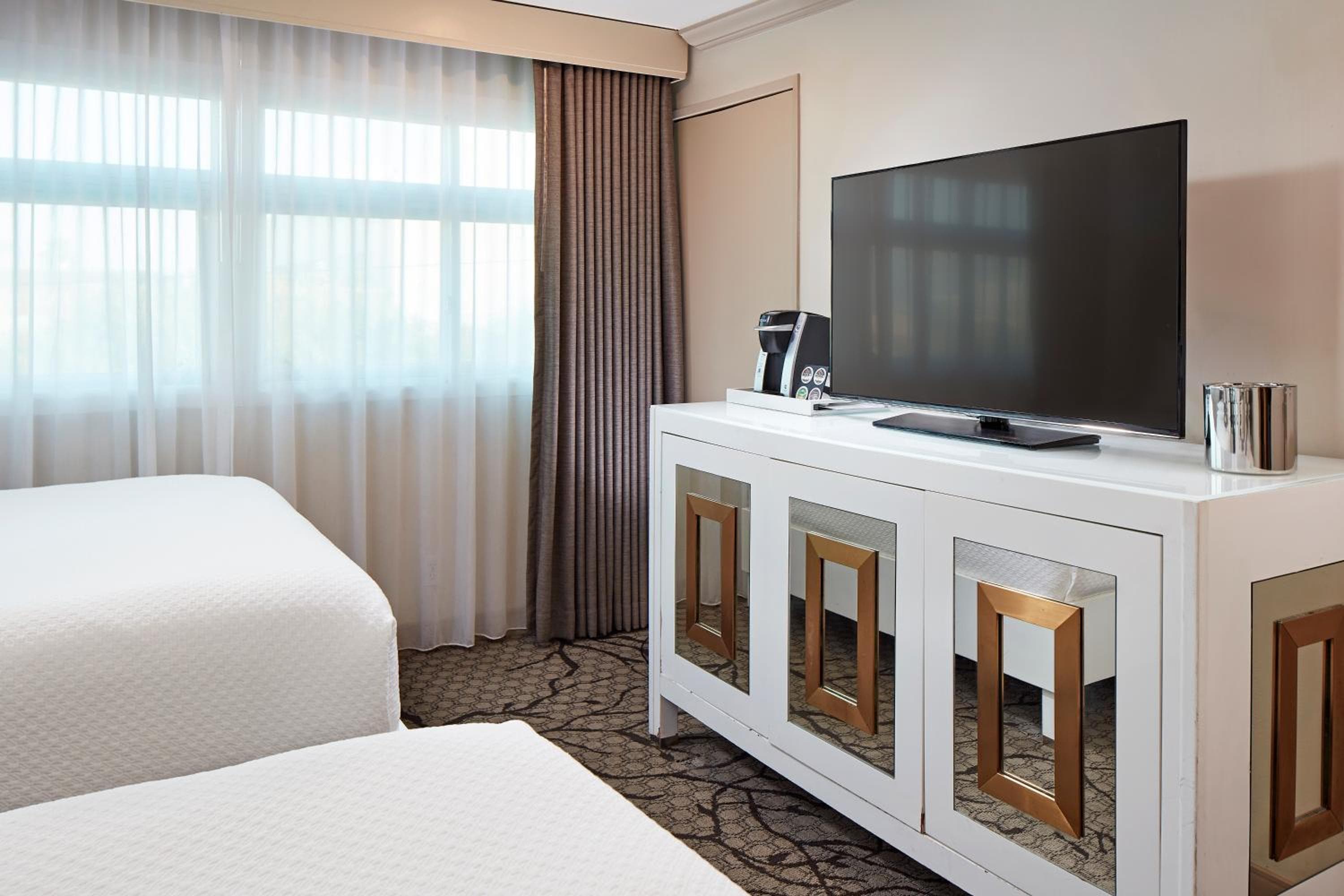 Photograph supplied for Carlyle Inn